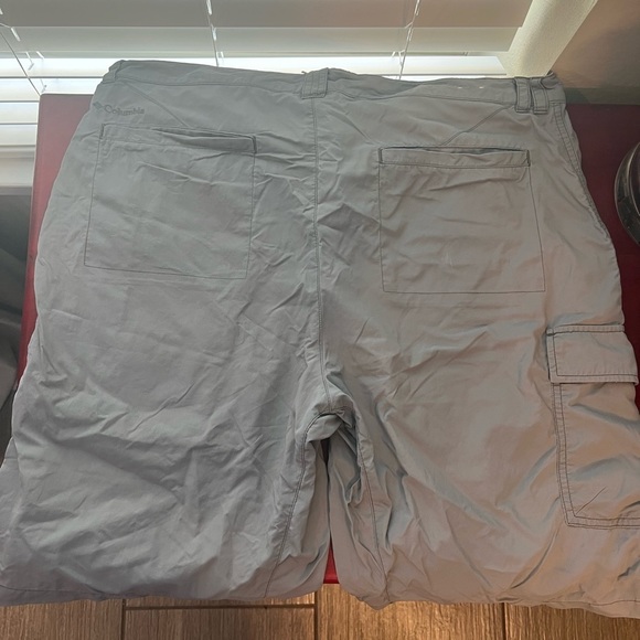 Columbia Shorts - Men’s size 36 - Picture 2 of 3